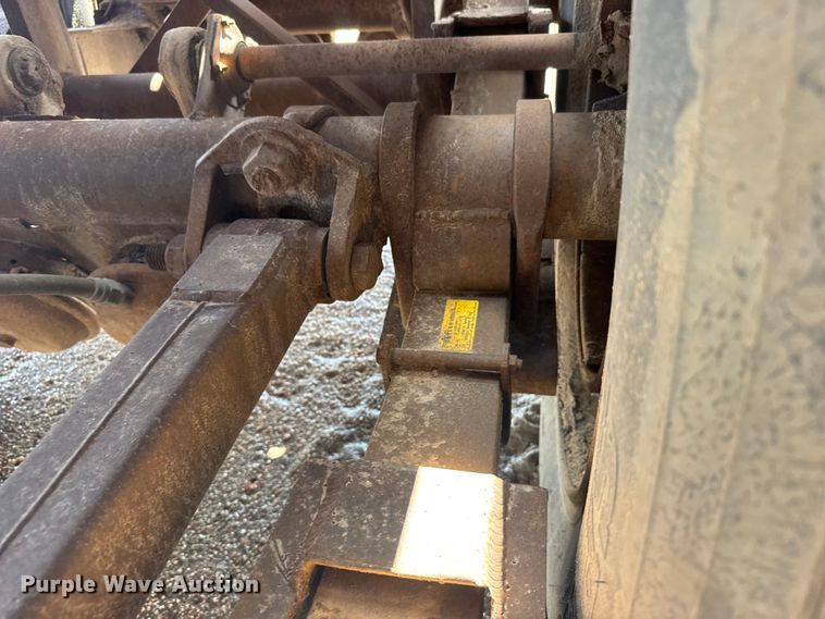 image for item ER2463 1982 Atoka 330FF oilfield trailer