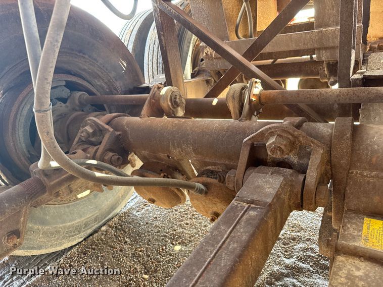 image for item ER2463 1982 Atoka 330FF oilfield trailer