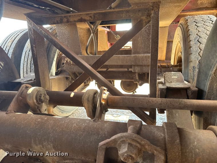 image for item ER2463 1982 Atoka 330FF oilfield trailer