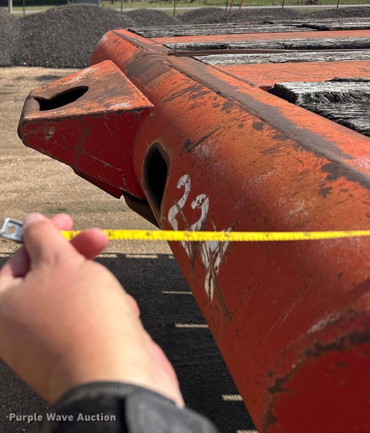 image for item ER2463 1982 Atoka 330FF oilfield trailer