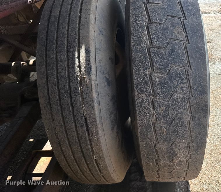 image for item ER2463 1982 Atoka 330FF oilfield trailer