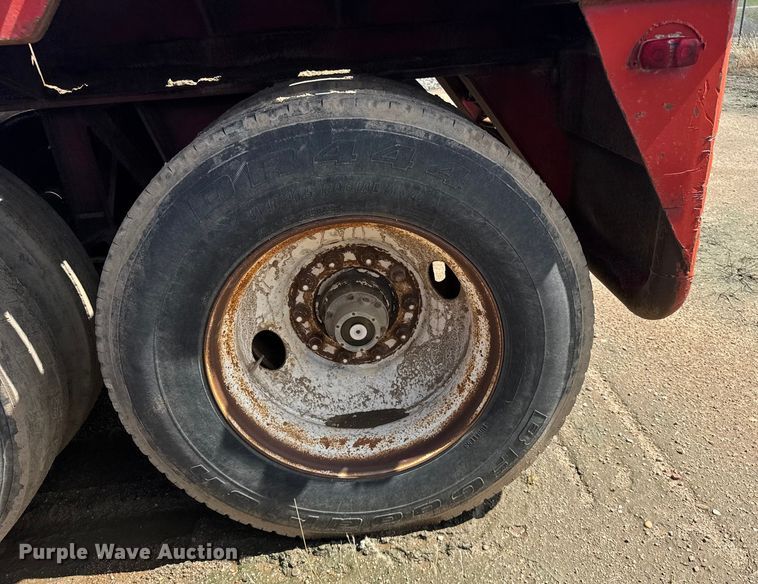 image for item ER2463 1982 Atoka 330FF oilfield trailer