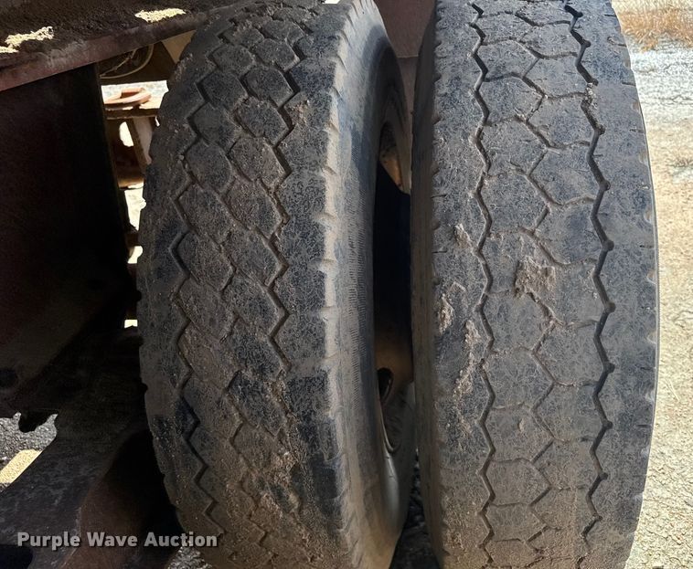 image for item ER2463 1982 Atoka 330FF oilfield trailer