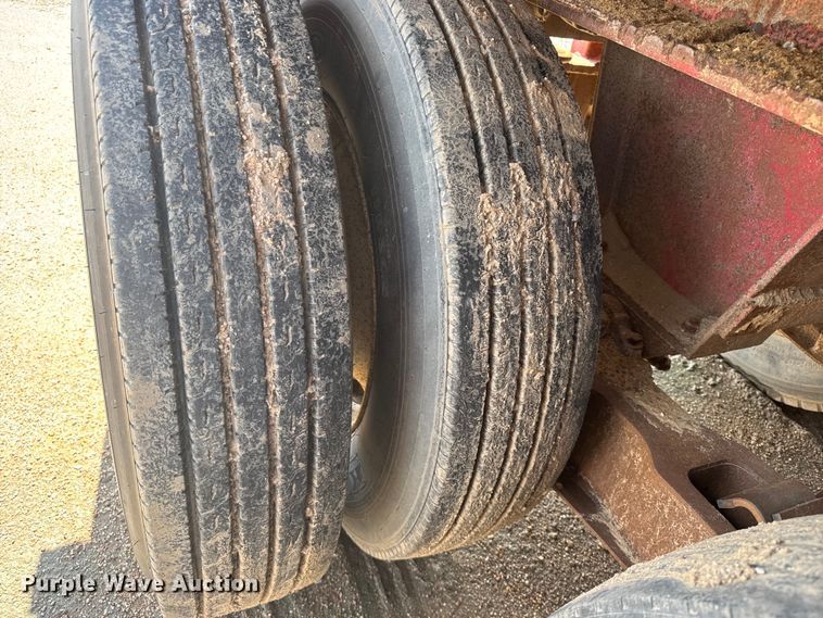 image for item ER2463 1982 Atoka 330FF oilfield trailer