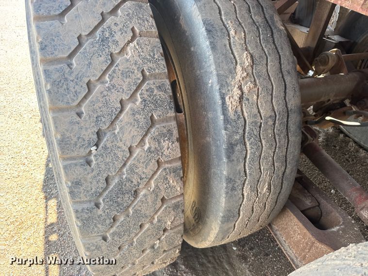 image for item ER2463 1982 Atoka 330FF oilfield trailer