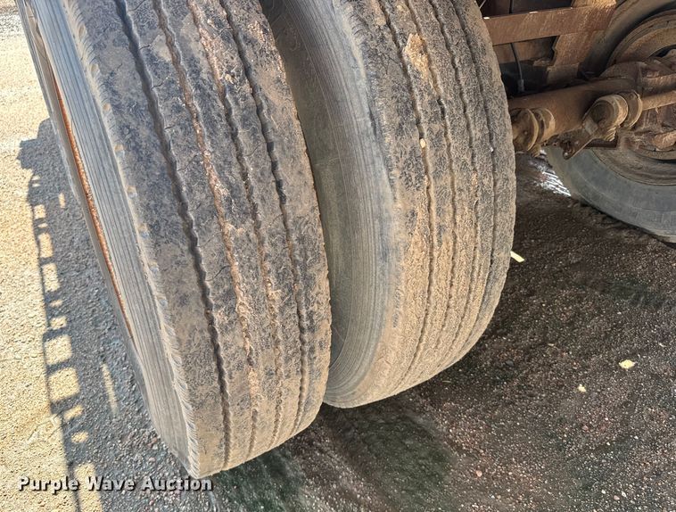 image for item ER2463 1982 Atoka 330FF oilfield trailer