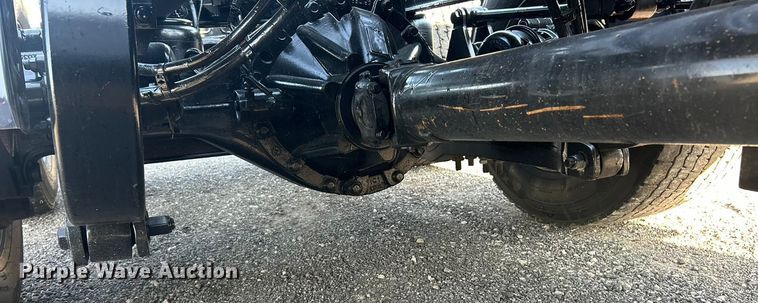 image for item ET3178 2020 Peterbilt 579 semi truck