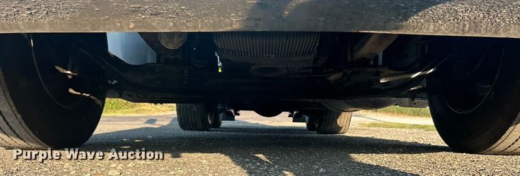 image for item ET3178 2020 Peterbilt 579 semi truck