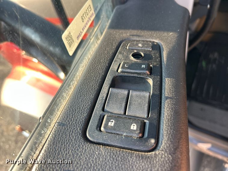 image for item ET3178 2020 Peterbilt 579 semi truck