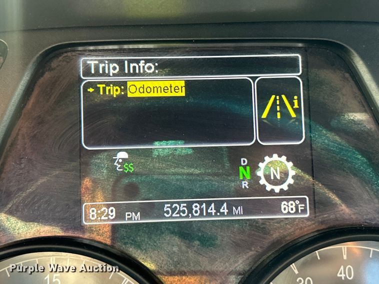 image for item ET3178 2020 Peterbilt 579 semi truck