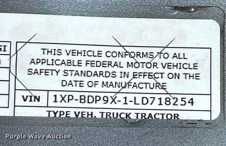 image for item ET3178 2020 Peterbilt 579 semi truck