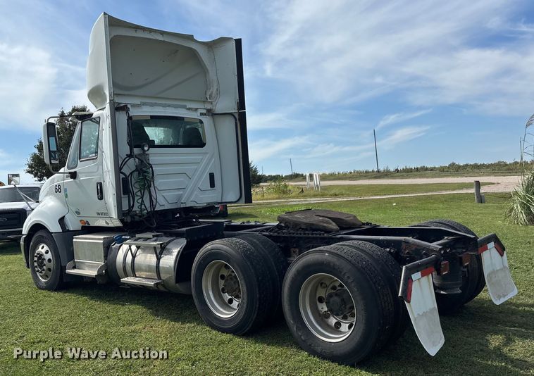 image for item ET4607 2016 International Prostar semi truck