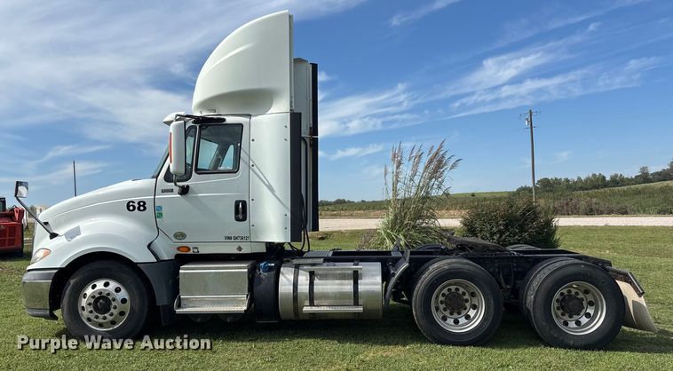 image for item ET4607 2016 International Prostar semi truck