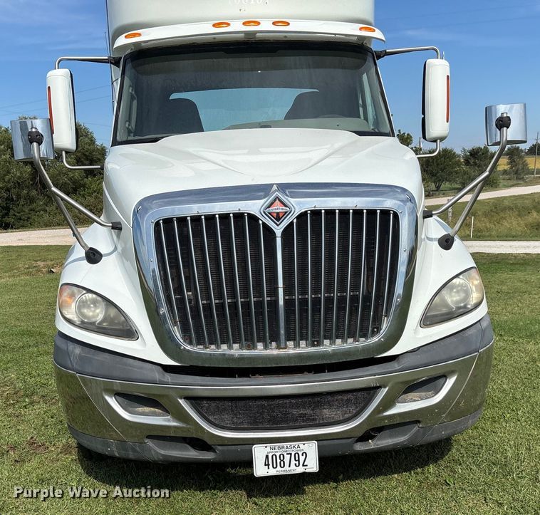 image for item ET4607 2016 International Prostar semi truck