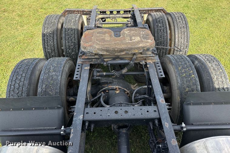 image for item ET4607 2016 International Prostar semi truck