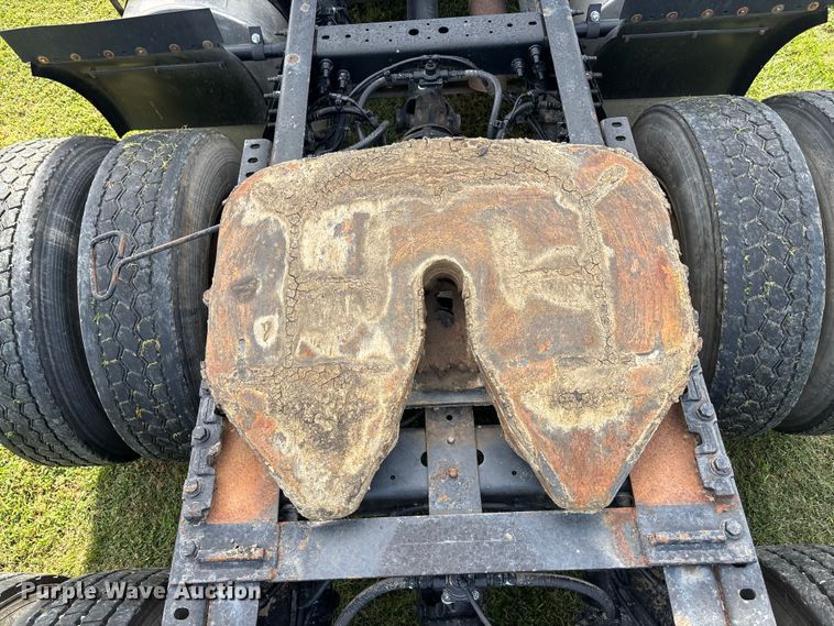 image for item ET4607 2016 International Prostar semi truck