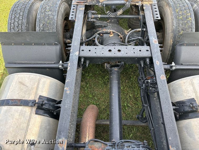 image for item ET4607 2016 International Prostar semi truck