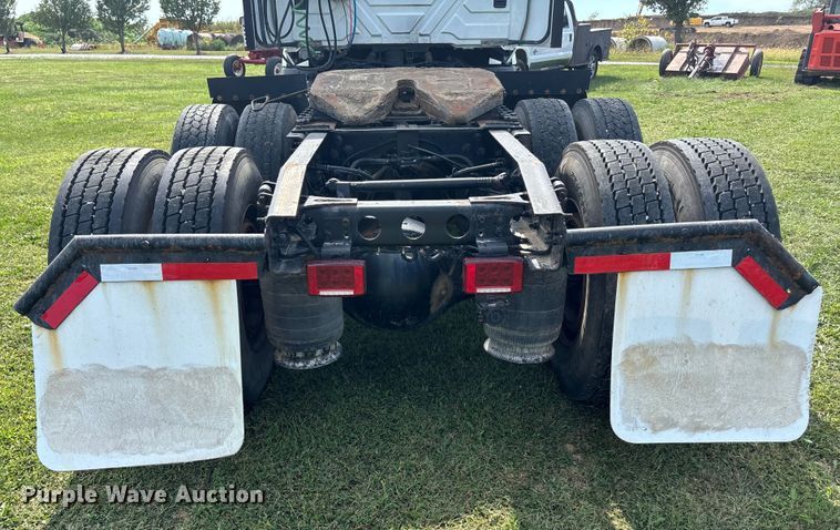 image for item ET4607 2016 International Prostar semi truck