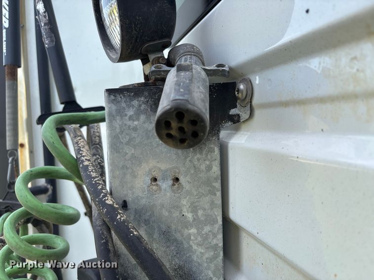 image for item ET4607 2016 International Prostar semi truck