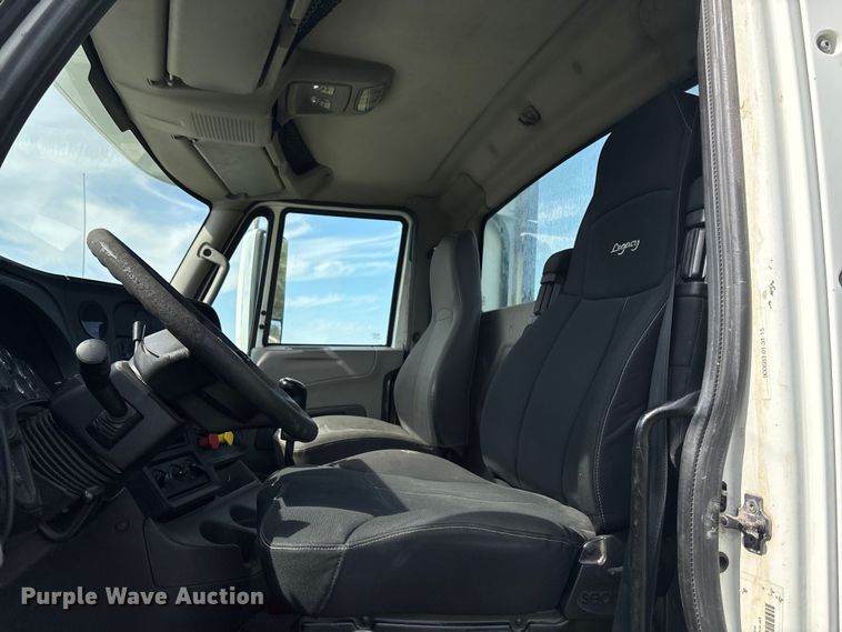 image for item ET4607 2016 International Prostar semi truck