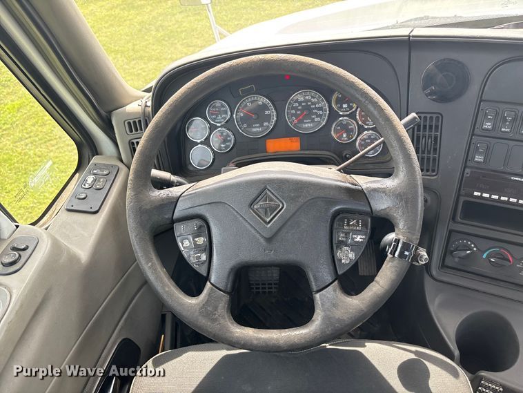 image for item ET4607 2016 International Prostar semi truck