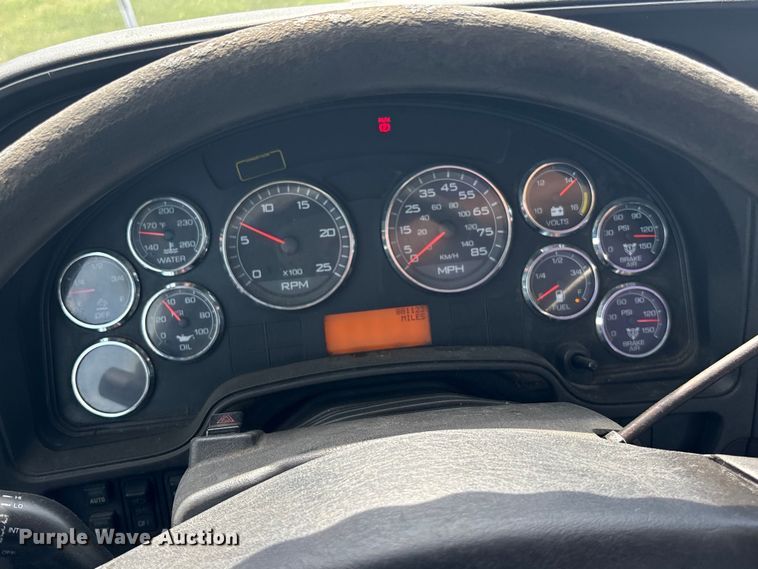 image for item ET4607 2016 International Prostar semi truck