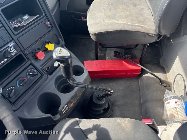 image for item ET4607 2016 International Prostar semi truck