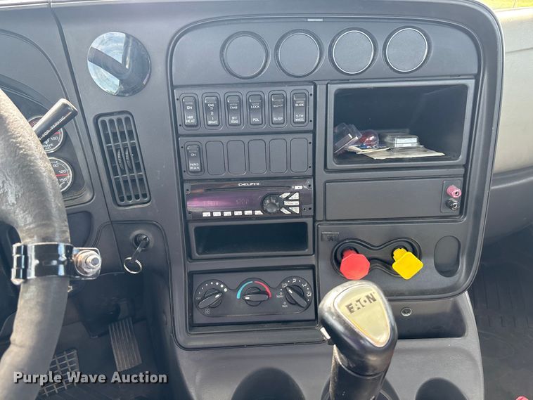 image for item ET4607 2016 International Prostar semi truck