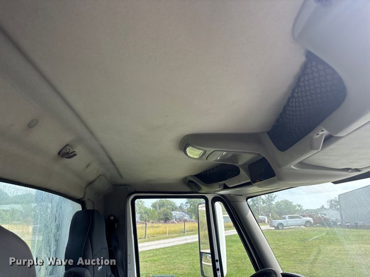 image for item ET4607 2016 International Prostar semi truck