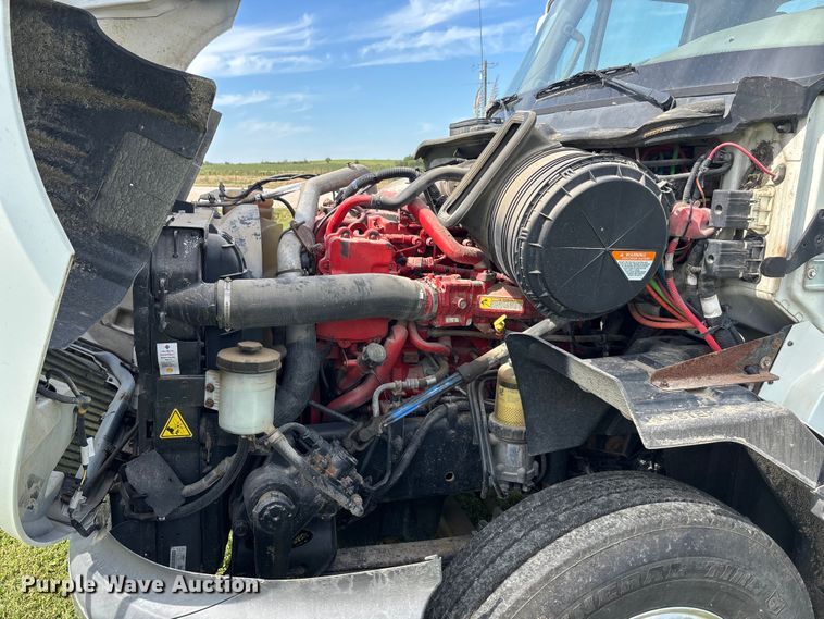 image for item ET4607 2016 International Prostar semi truck