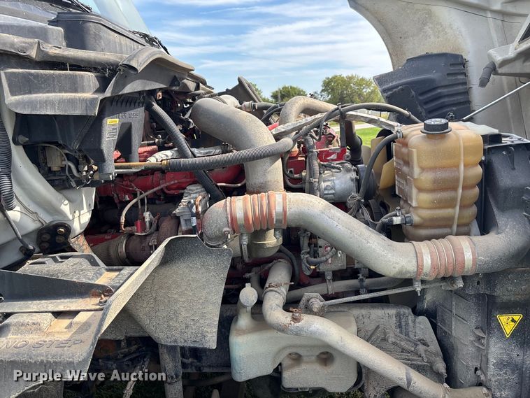 image for item ET4607 2016 International Prostar semi truck