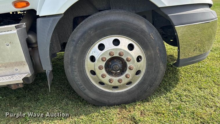 image for item ET4607 2016 International Prostar semi truck