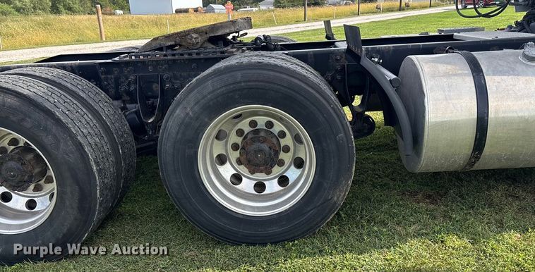 image for item ET4607 2016 International Prostar semi truck