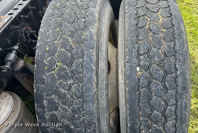 image for item ET4607 2016 International Prostar semi truck