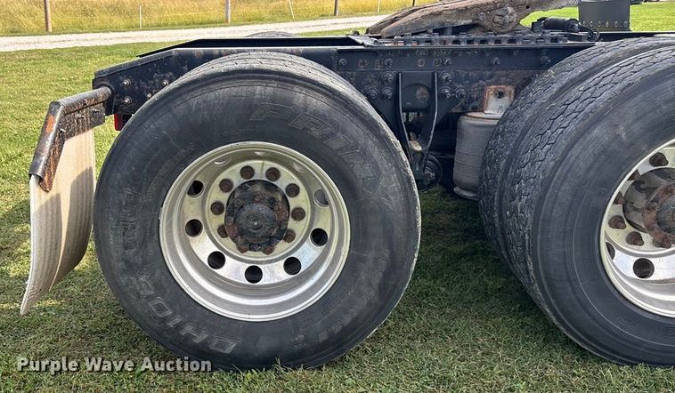 image for item ET4607 2016 International Prostar semi truck