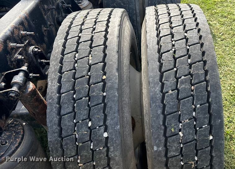 image for item ET4607 2016 International Prostar semi truck