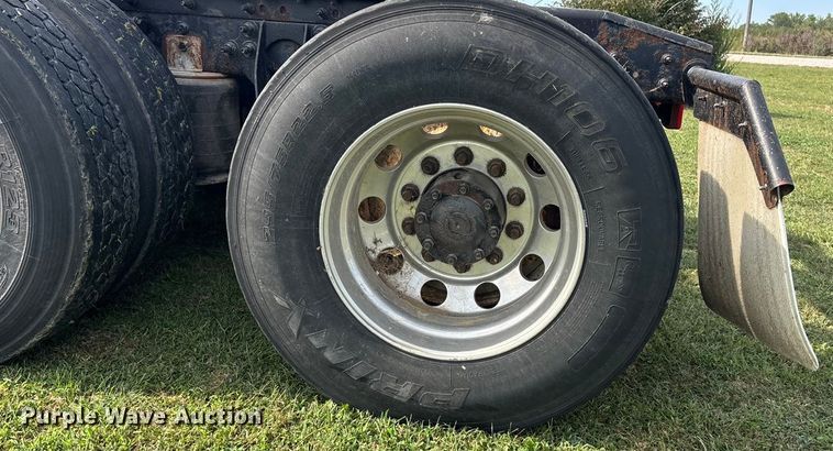 image for item ET4607 2016 International Prostar semi truck