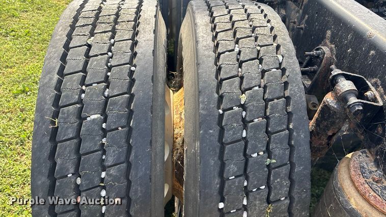 image for item ET4607 2016 International Prostar semi truck