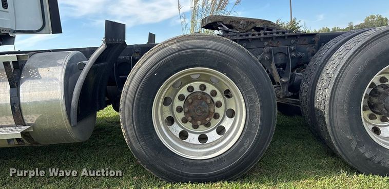 image for item ET4607 2016 International Prostar semi truck