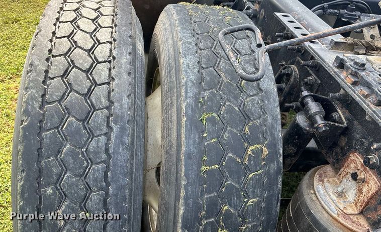 image for item ET4607 2016 International Prostar semi truck