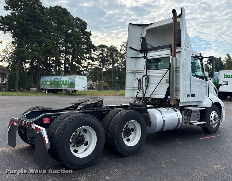 image for item ET7066 2020 Volvo VN semi truck