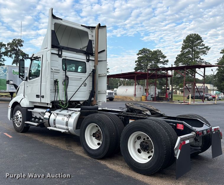 image for item ET7066 2020 Volvo VN semi truck