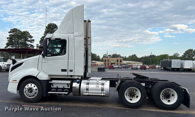 image for item ET7066 2020 Volvo VN semi truck