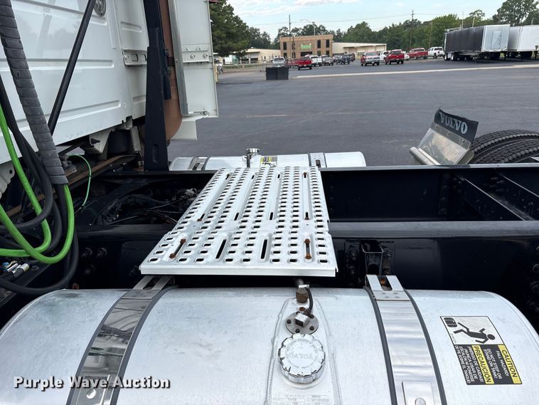 image for item ET7066 2020 Volvo VN semi truck
