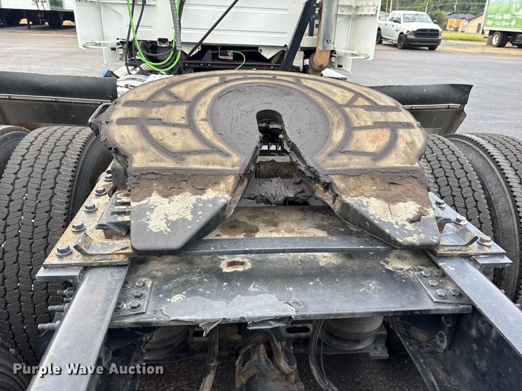 image for item ET7066 2020 Volvo VN semi truck