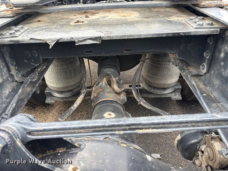 image for item ET7066 2020 Volvo VN semi truck