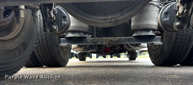 image for item ET7066 2020 Volvo VN semi truck