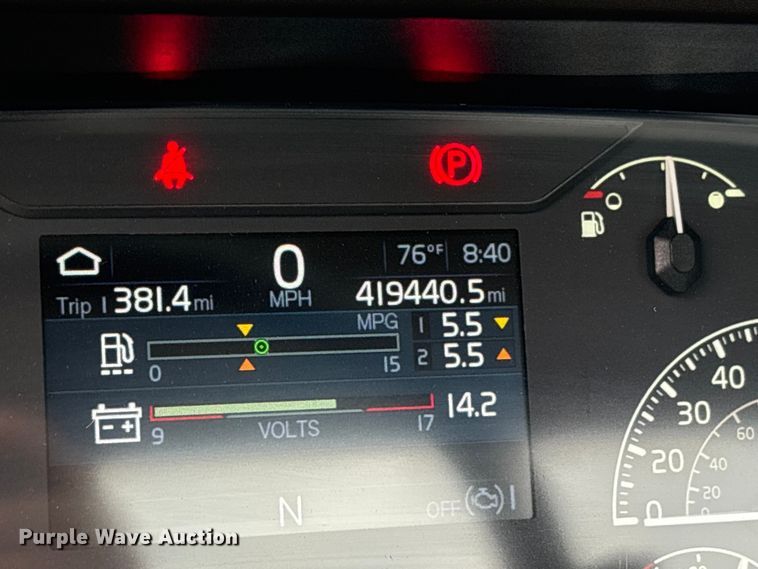 image for item ET7066 2020 Volvo VN semi truck