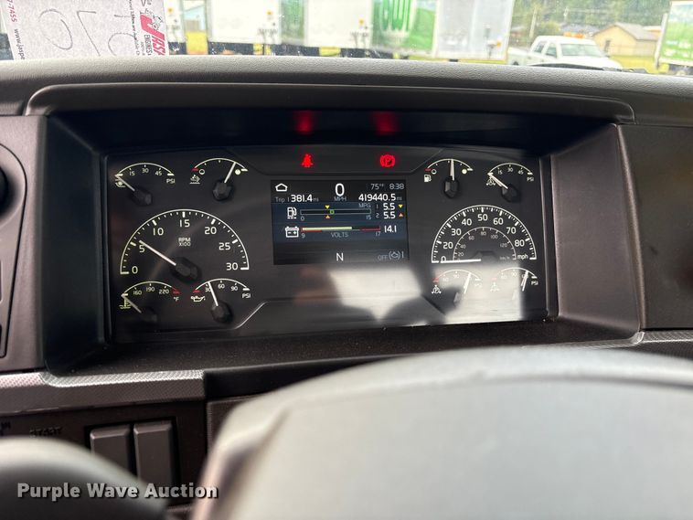 image for item ET7066 2020 Volvo VN semi truck