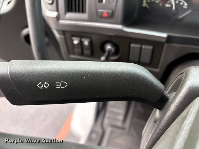 image for item ET7066 2020 Volvo VN semi truck